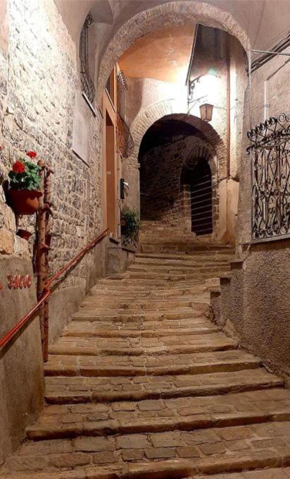 Casa Flea - Holiday Apartment With 2 Bedrooms Gualdo Tadino Exterior foto
