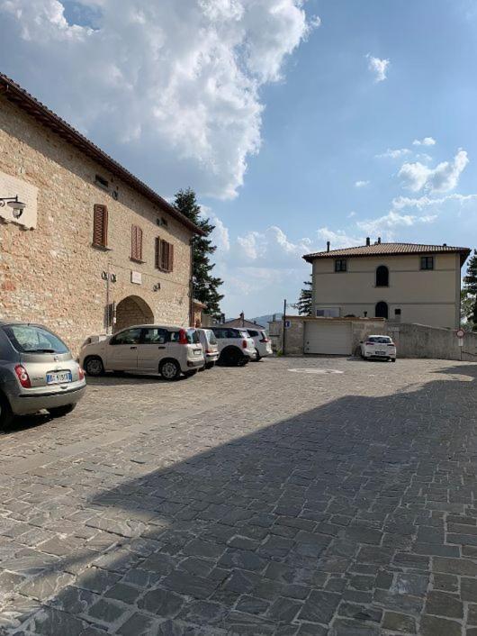 Casa Flea - Holiday Apartment With 2 Bedrooms Gualdo Tadino Exterior foto